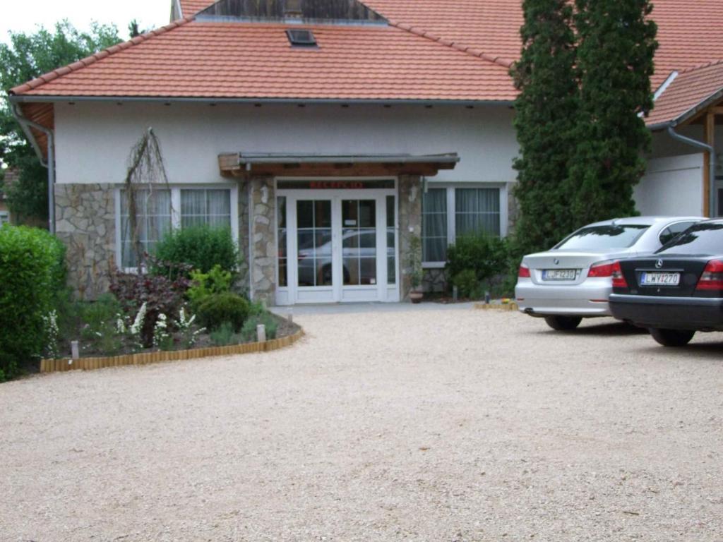 Hotel Platán Zamárdi Exterior foto
