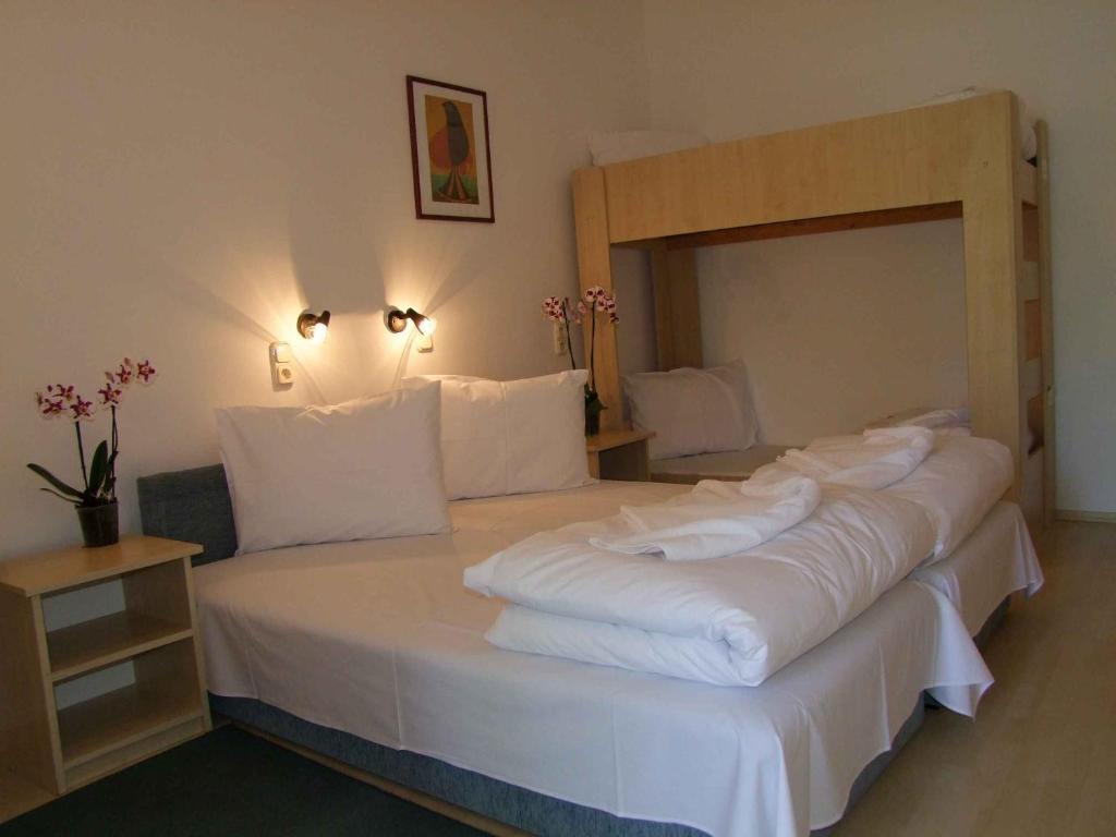 Hotel Platán Zamárdi Habitación foto